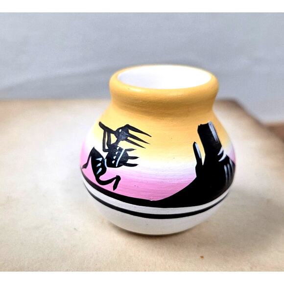 Mini Ceramic Pot. Signed Elsiel Dine ; Southwestern Pottery; Folk Art; 2" - Picture 3 of 6